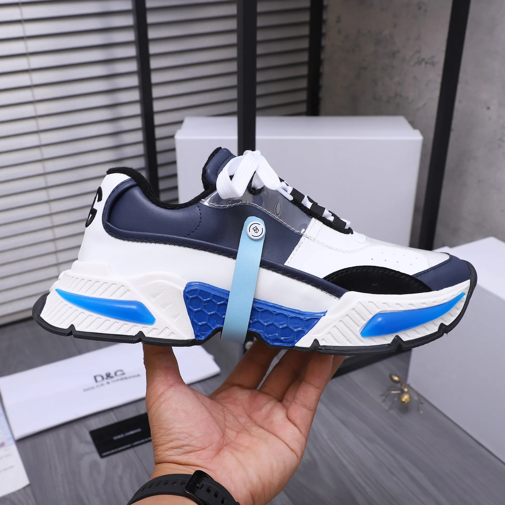 Men's shoes 💰560 Product trademark: DG (Dolce & Gabbana) Couple casual shoes Regular size: 35-46 Product materials: Selected cowhide stitching upper, short velvet lining, cowhide insole, original outsole